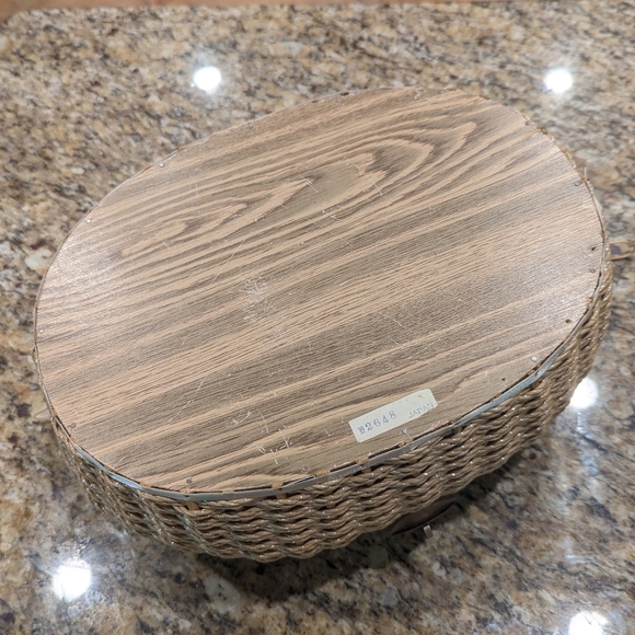 Vintage 70's Oval  Woven Wicker Sewing Basket W Floral Needlepoint Lid W Handle - Picture 12 of 14